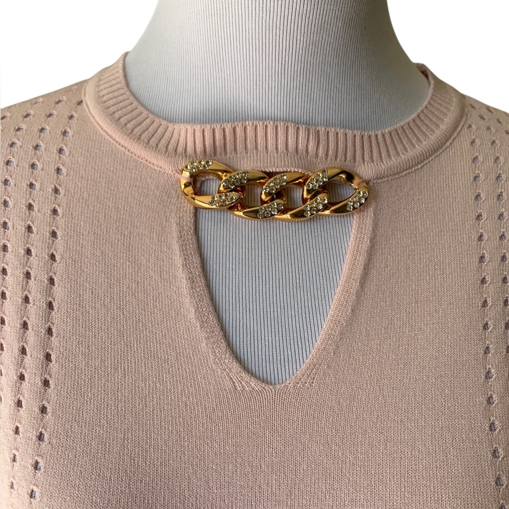 🆕 Chanel Style Pink Knit Top with Chain Detail 🆕 - Picture 5 of 11